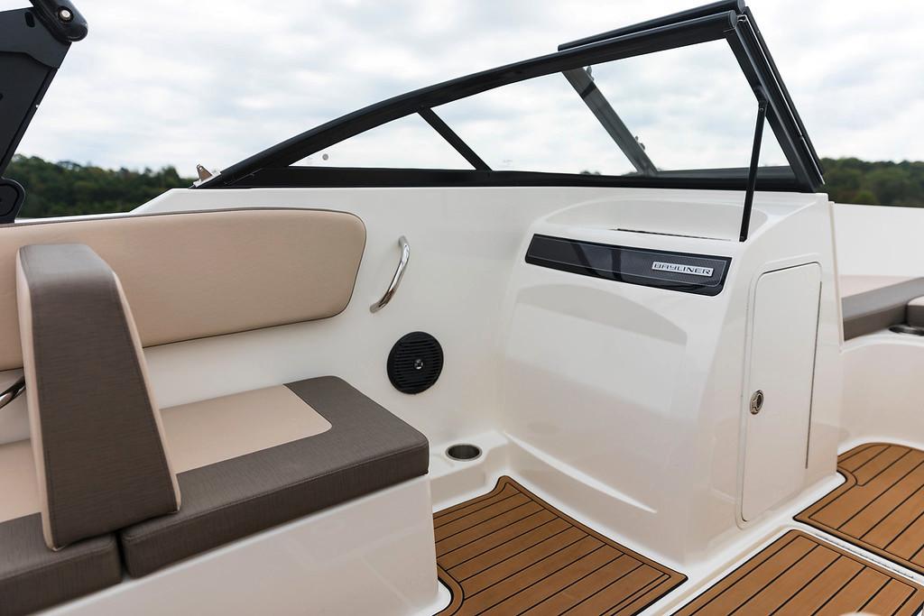 2019 Bayliner VR4 Bowrider I/O in Kaukauna, Wisconsin - Photo 37