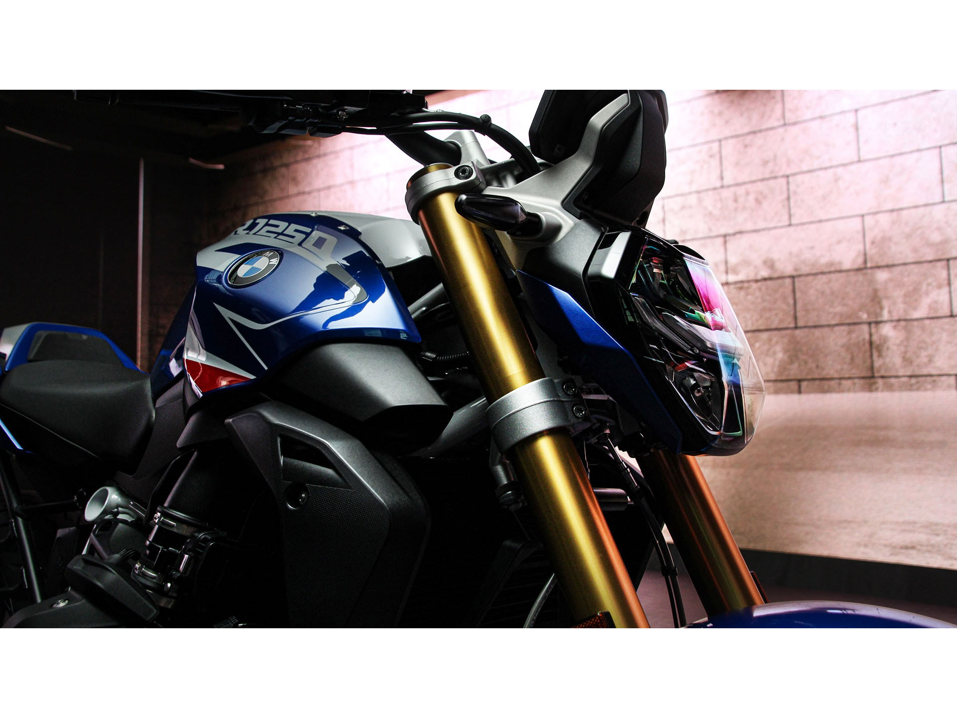 2024 BMW R 1250 R in Fort Myers, Florida - Photo 9