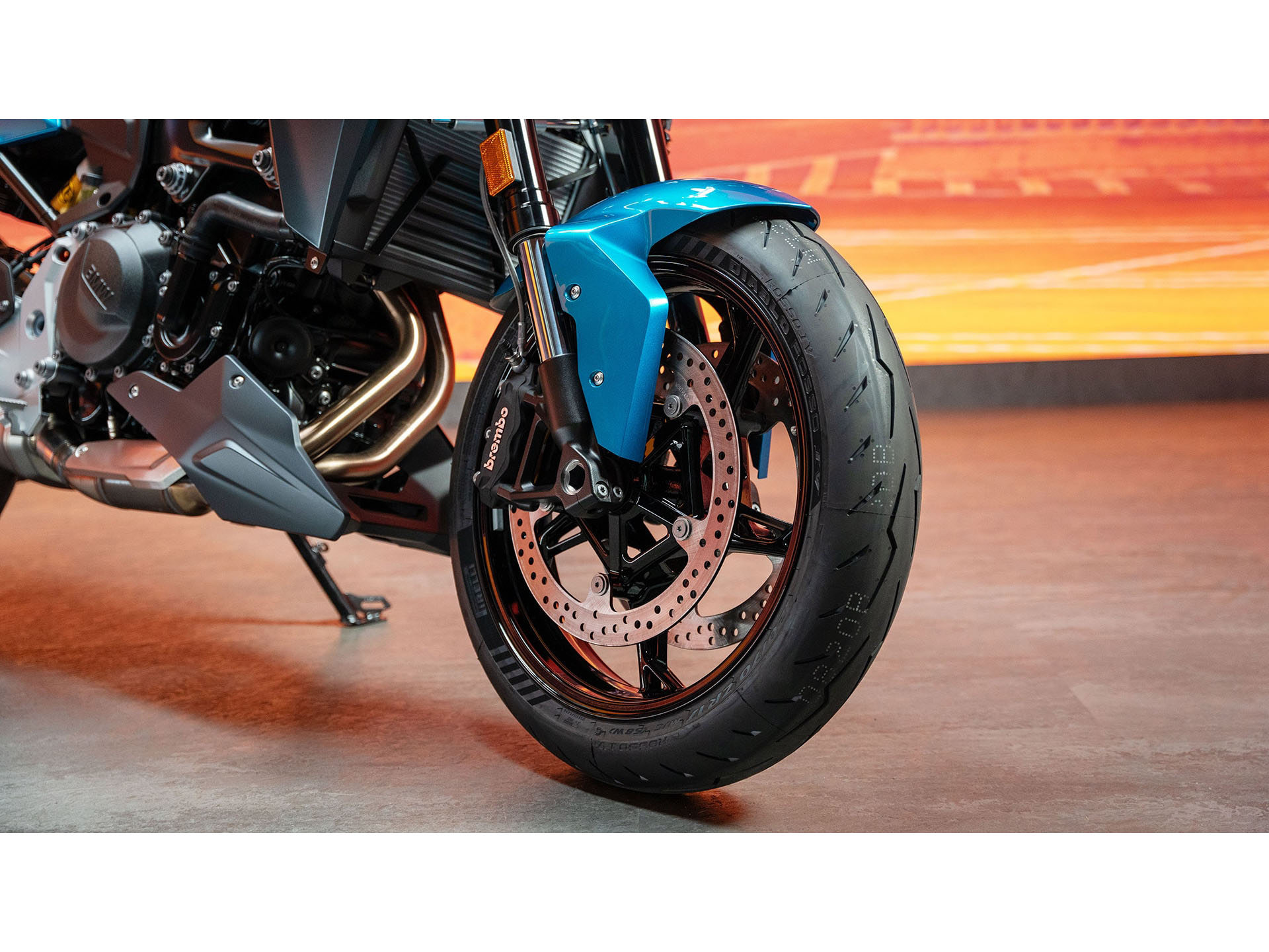 2025 BMW F 900 R in Lexington, Kentucky - Photo 10