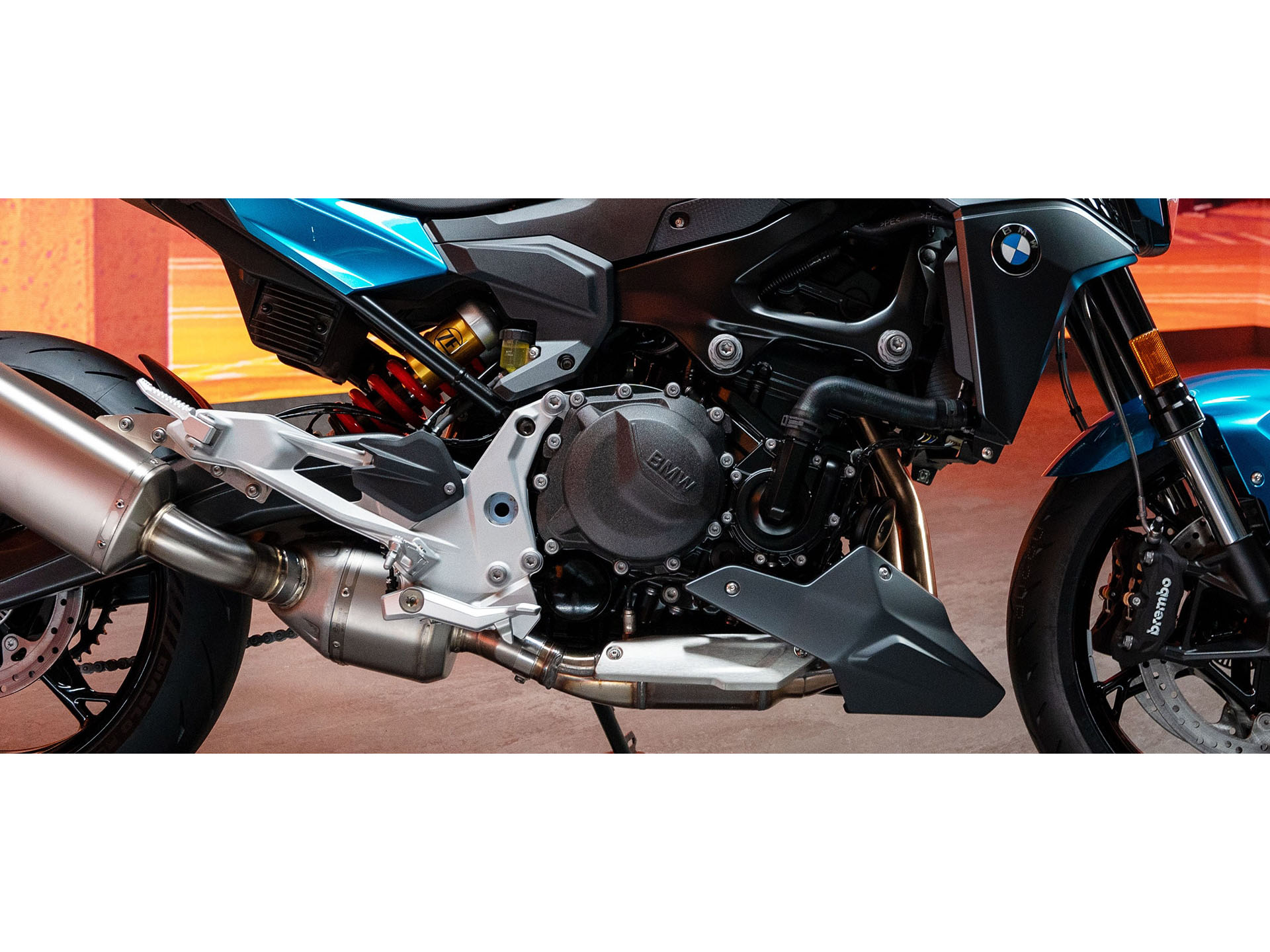 2025 BMW F 900 R in Lexington, Kentucky - Photo 11