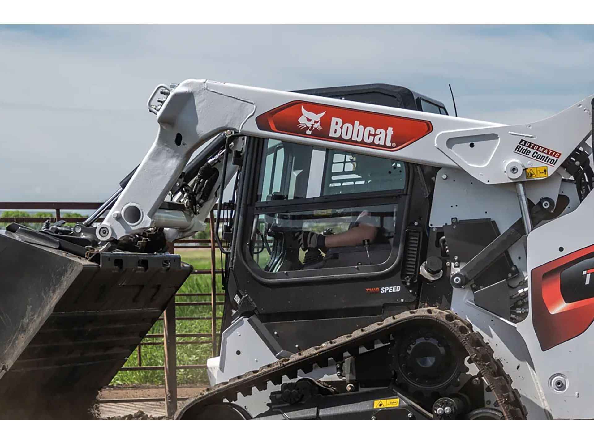 2025 Bobcat T86 in Paso Robles, California - Photo 6