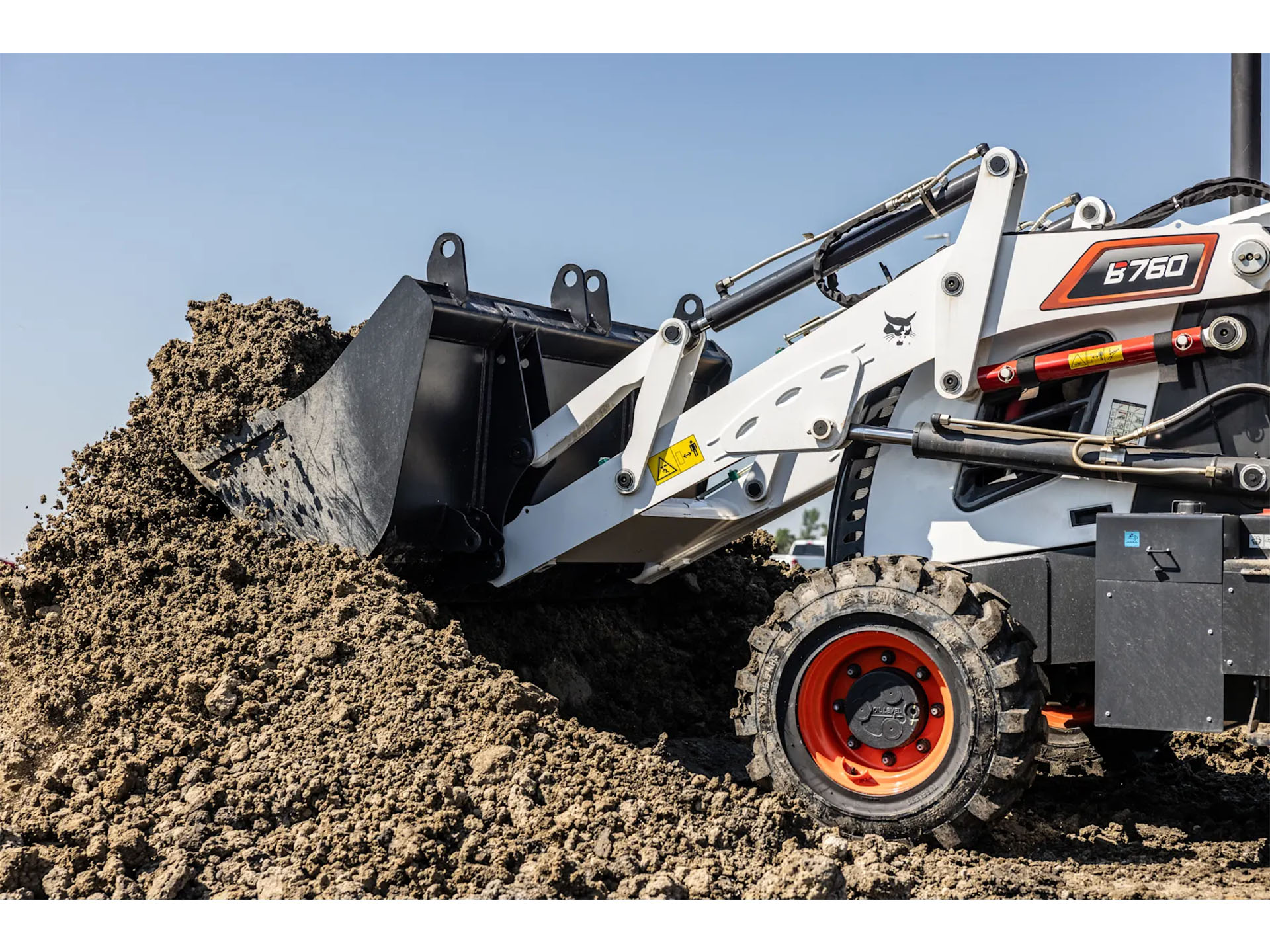 2025 Bobcat B760 in Paso Robles, California - Photo 4