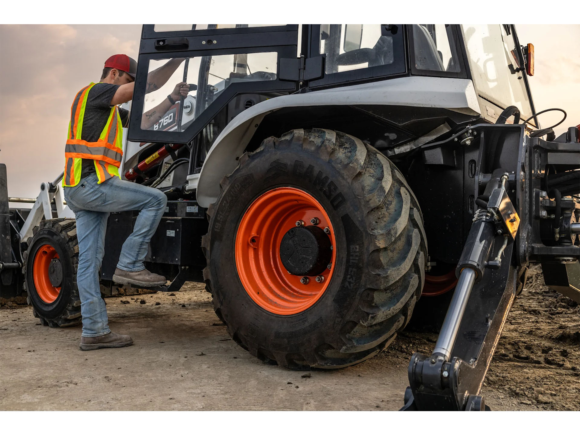2025 Bobcat B760 in Paso Robles, California - Photo 7