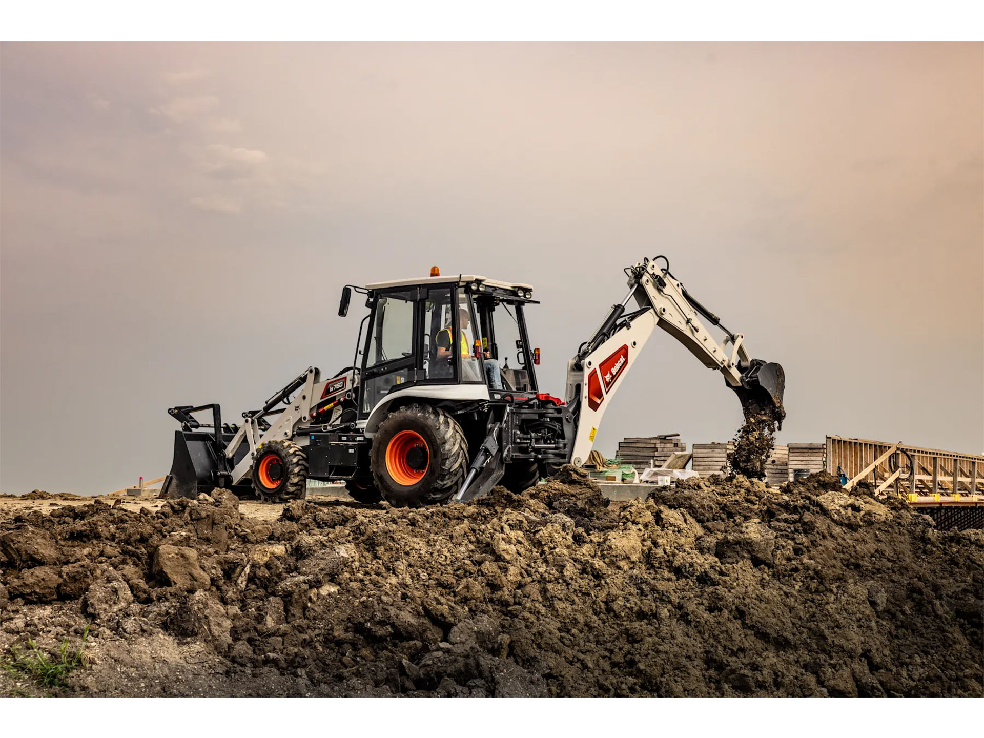 2025 Bobcat B760 in Paso Robles, California - Photo 13