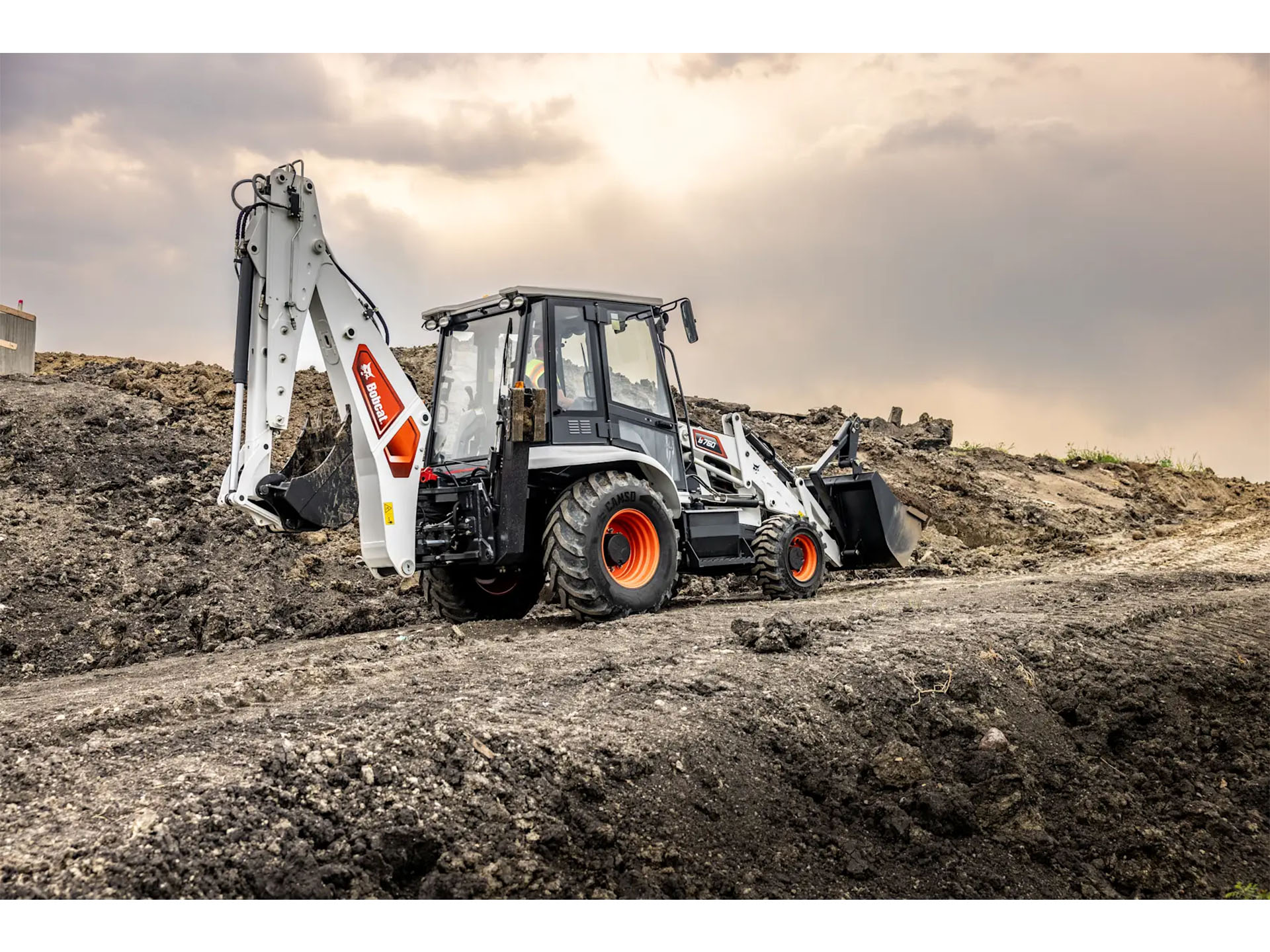 2025 Bobcat B760 in Paso Robles, California - Photo 16