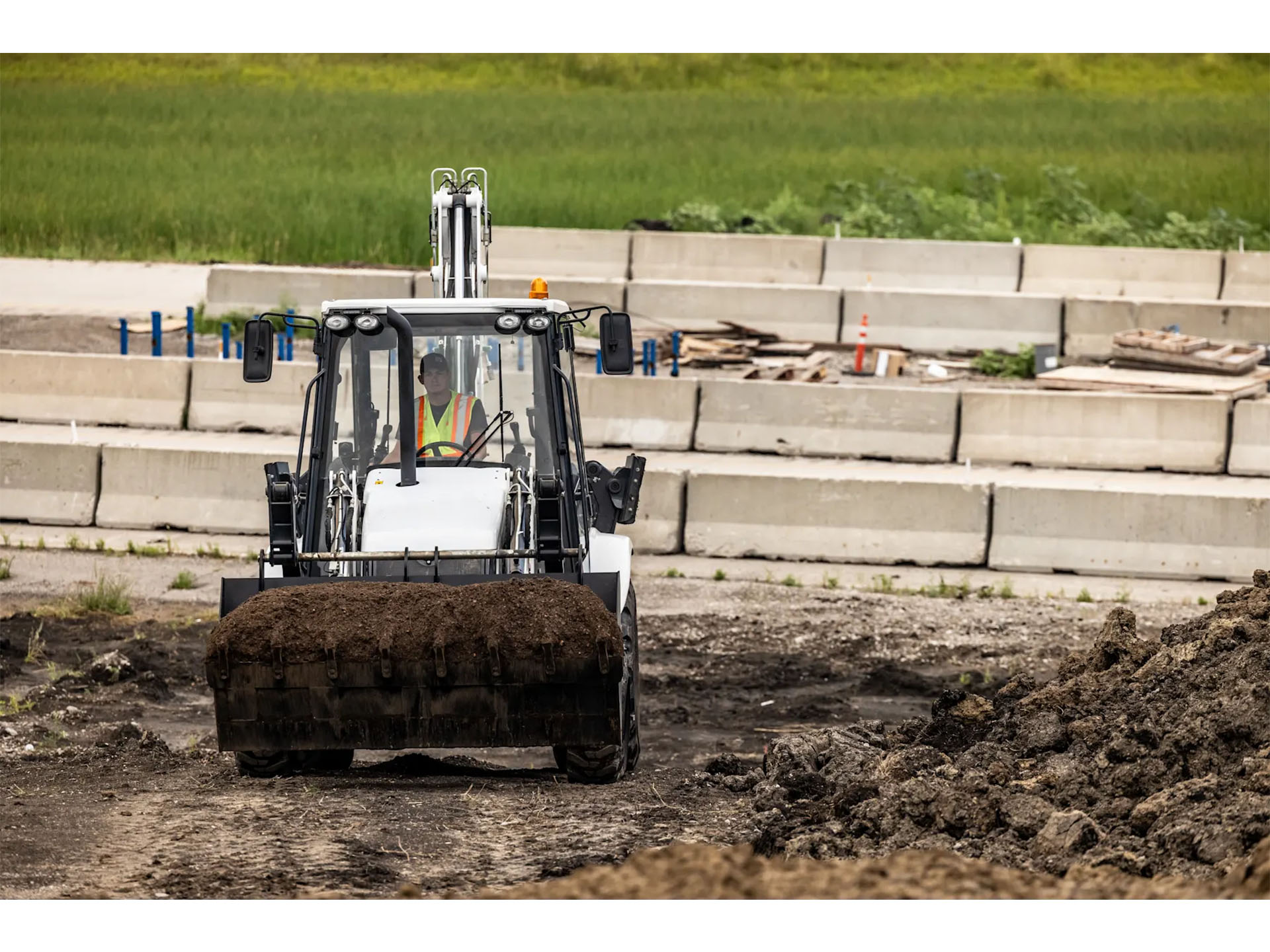 2025 Bobcat B760 in Paso Robles, California - Photo 20