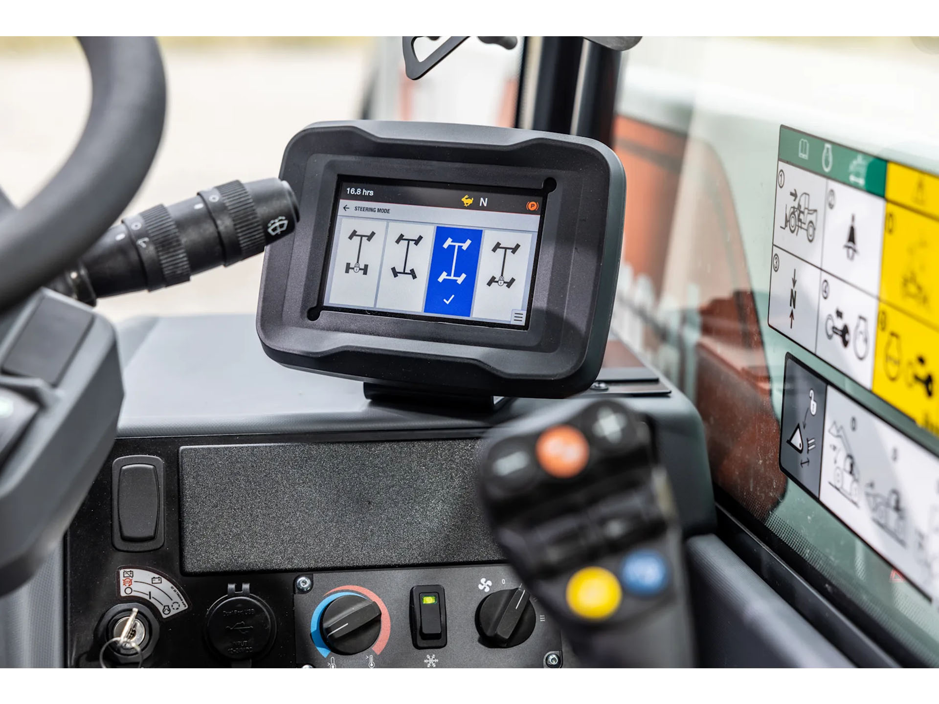 2025 Bobcat TL519 in Paso Robles, California - Photo 2