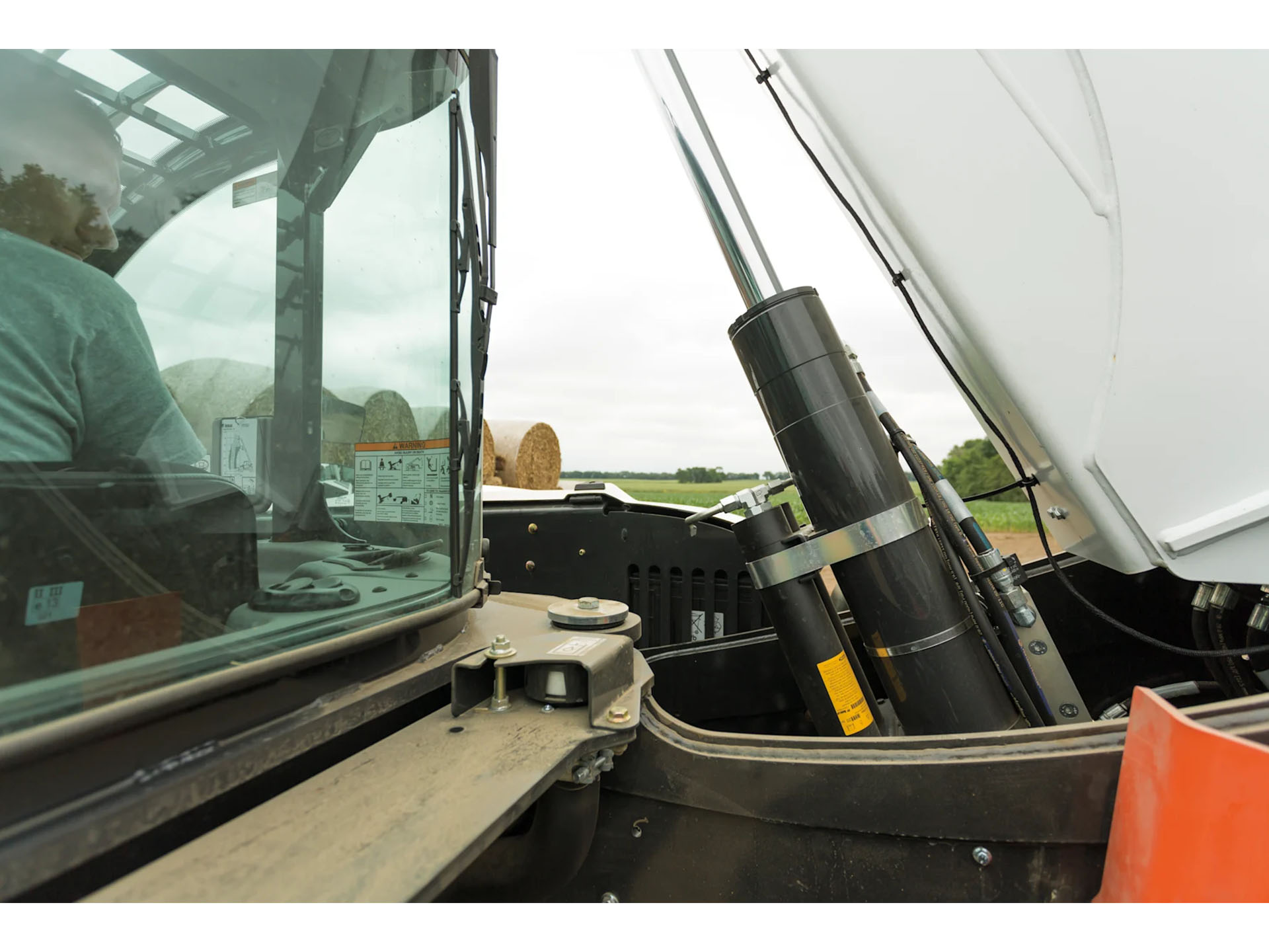 2025 Bobcat TL519 in Paso Robles, California - Photo 4