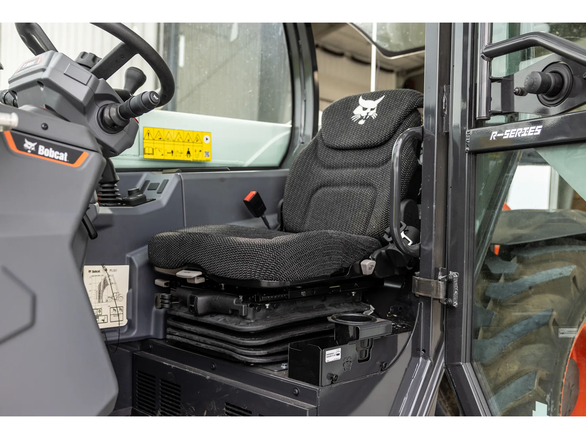 2025 Bobcat TL519 in Paso Robles, California - Photo 7