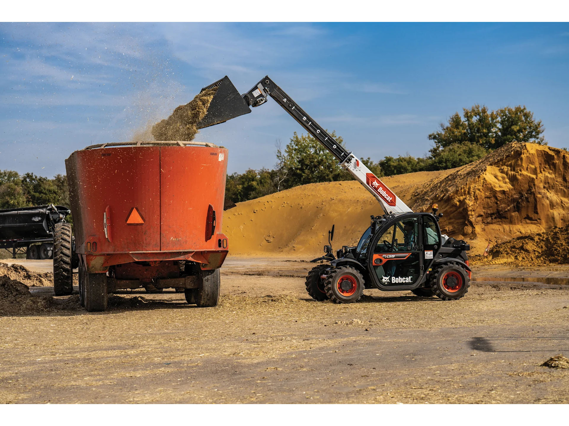 2025 Bobcat TL519 in Paso Robles, California - Photo 12