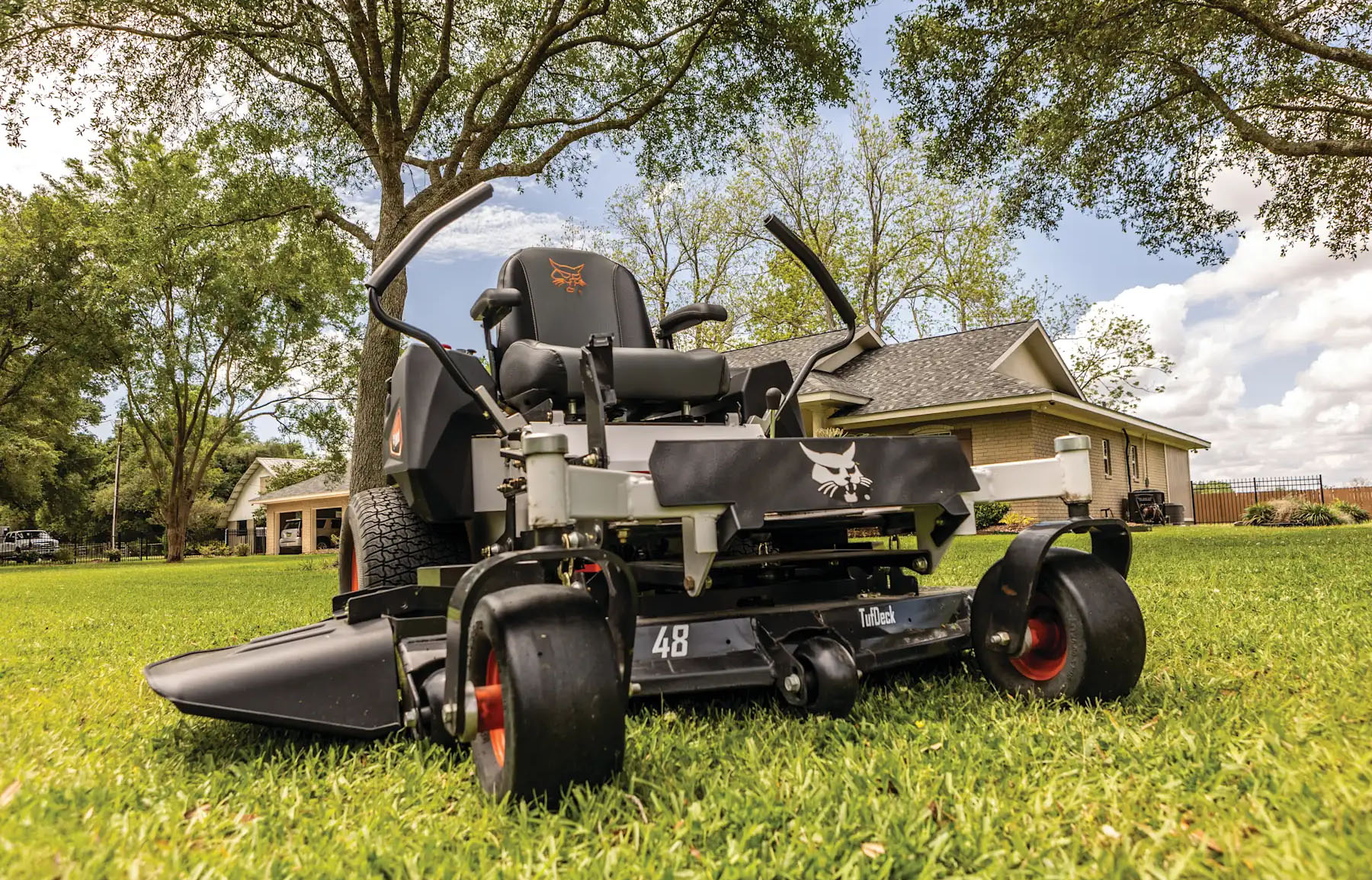 New 2026 Bobcat ZT2000 42 in. Kawasaki FR651V 21.5 hp White | Lawn