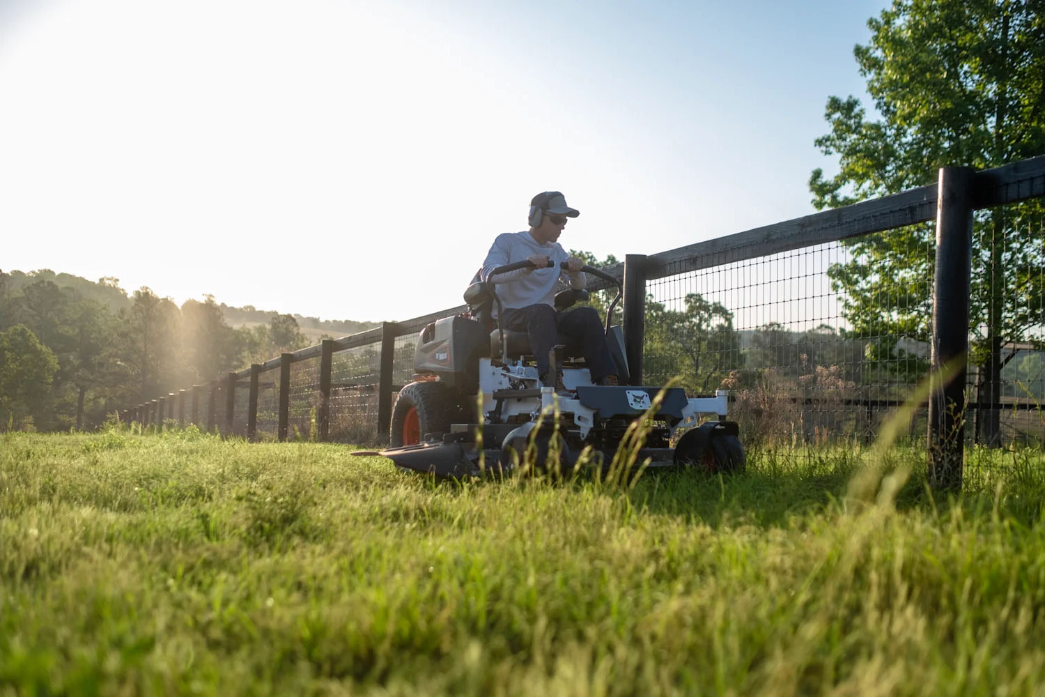New Bobcat ZT3000 52 in. Kawasaki FT691V 22 hp White Lawn Mowers