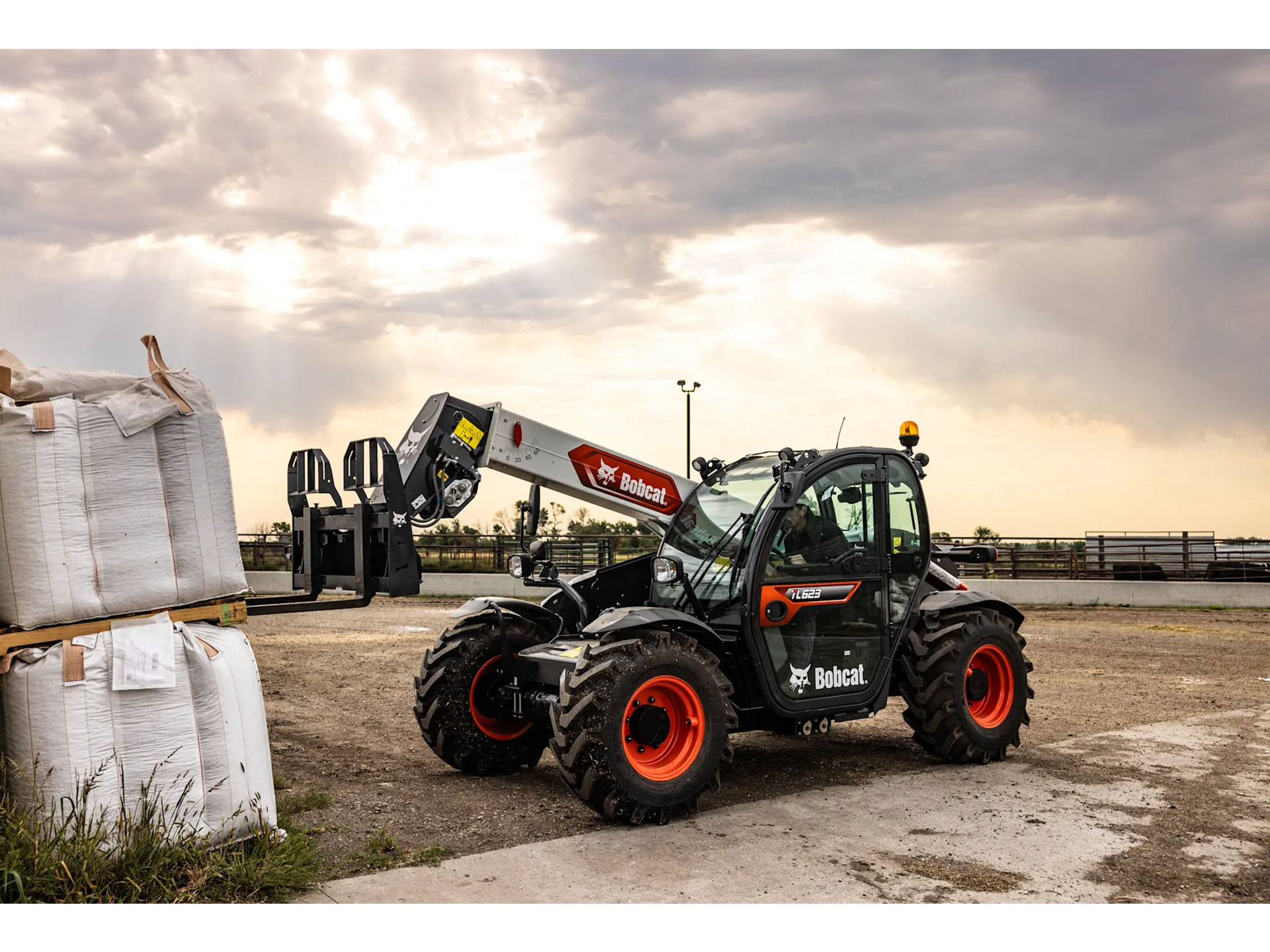 2025 Bobcat TL623 in Paso Robles, California - Photo 12