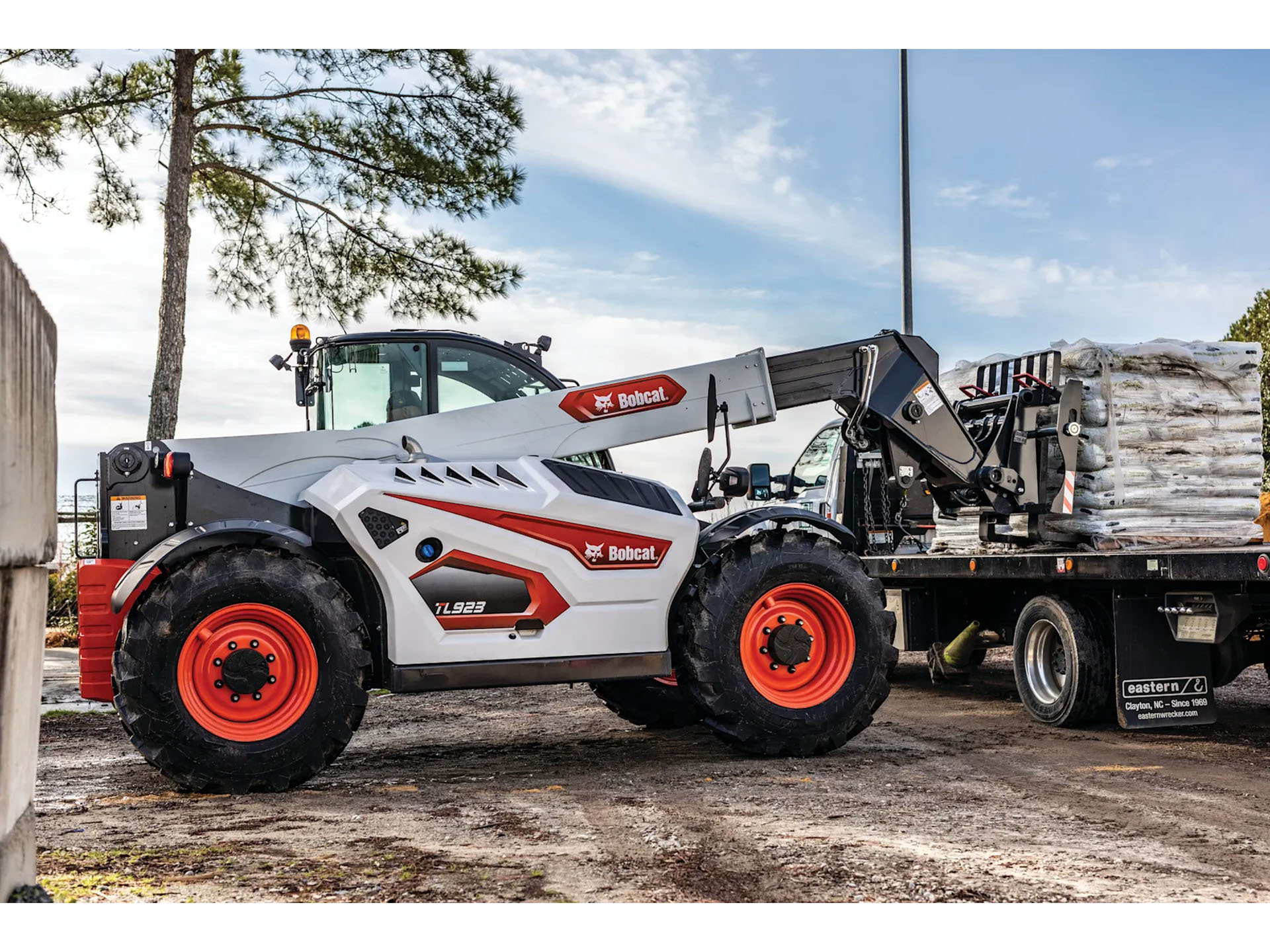 2025 Bobcat TL923 in Paso Robles, California - Photo 14