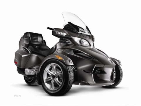 2011 Can-Am Spyder® RT-S SE5 in Manchester, New Hampshire - Photo 16
