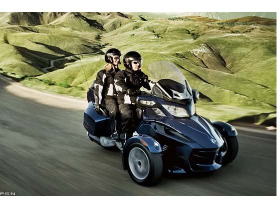 2011 Can-Am™ Spyder® RT Audio & Convenience SE5 3