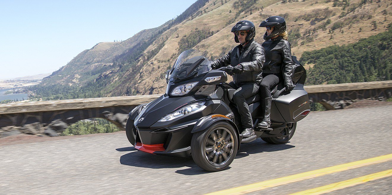 2016 Can-Am™ Spyder RT-S SE6 10