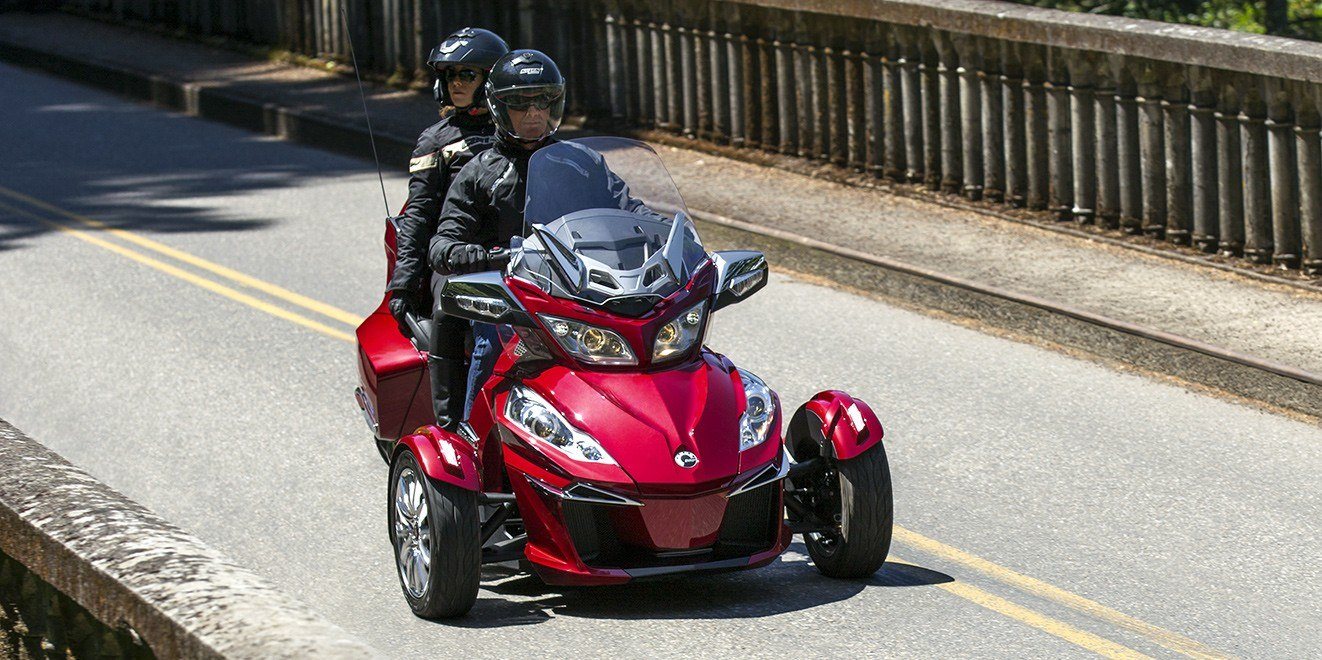 2016 Can-Am™ Spyder RT-S SE6 12
