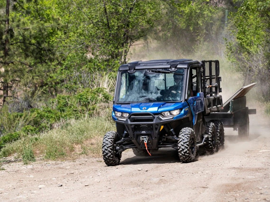 2022 Can-Am Defender 6x6 CAB Limited in Columbia, Missouri - Photo 2
