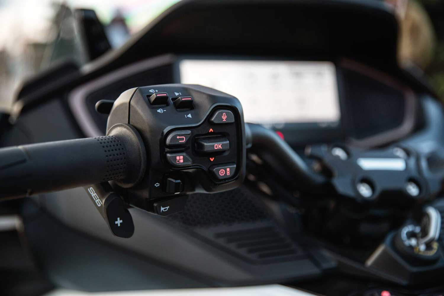 2024 Can-Am Spyder F3 Limited in Enfield, Connecticut - Photo 6