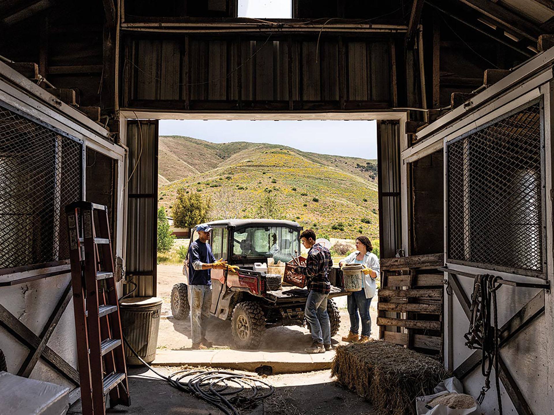 2024 Can-Am Defender MAX Limited in Santa Maria, California - Photo 9