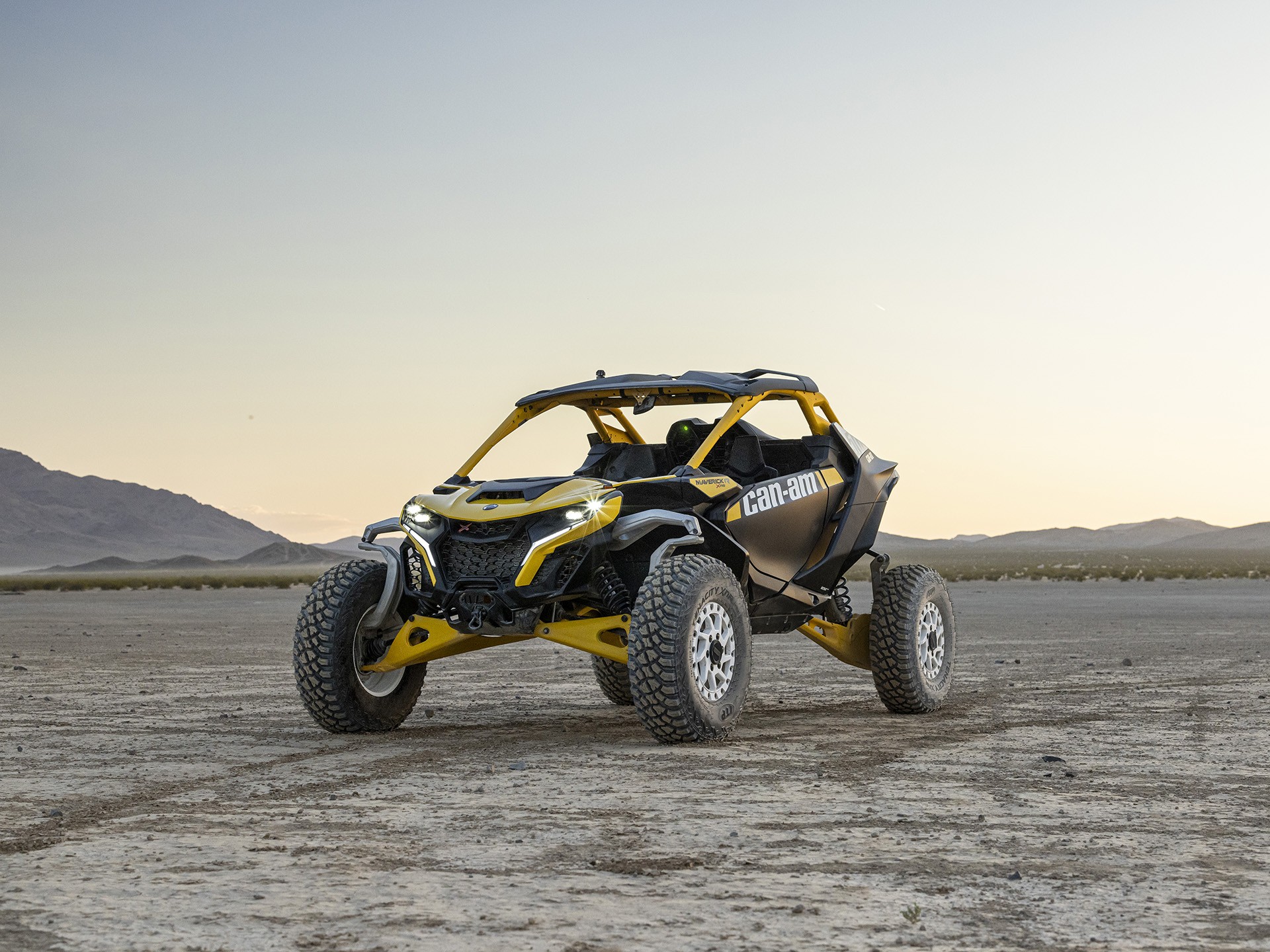 2024 Can-Am Maverick R X RS with Smart-Shox in Topeka, Kansas - Photo 18