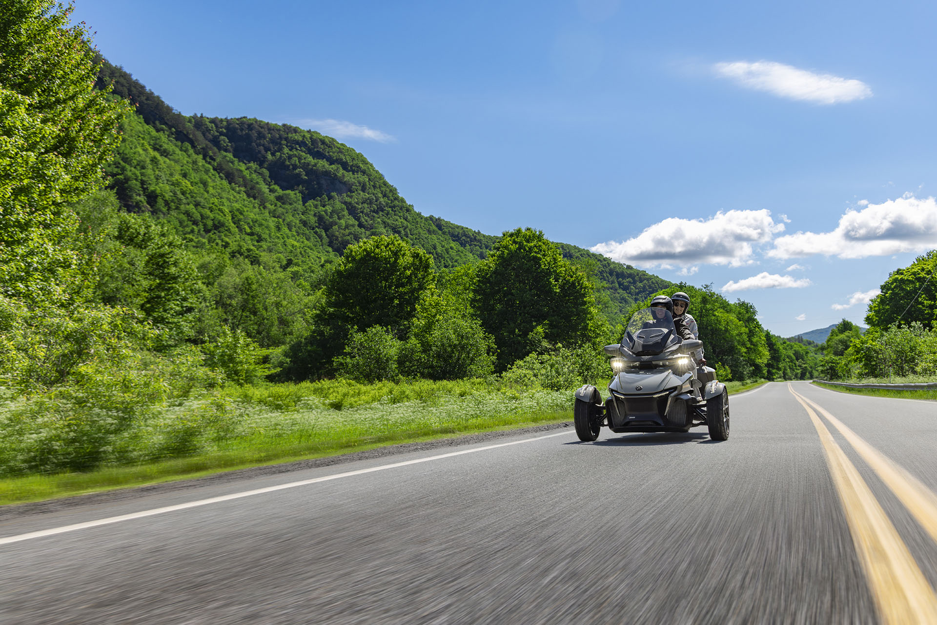 2027 Can-Am™ Spyder RT Sea-to-Sky 4