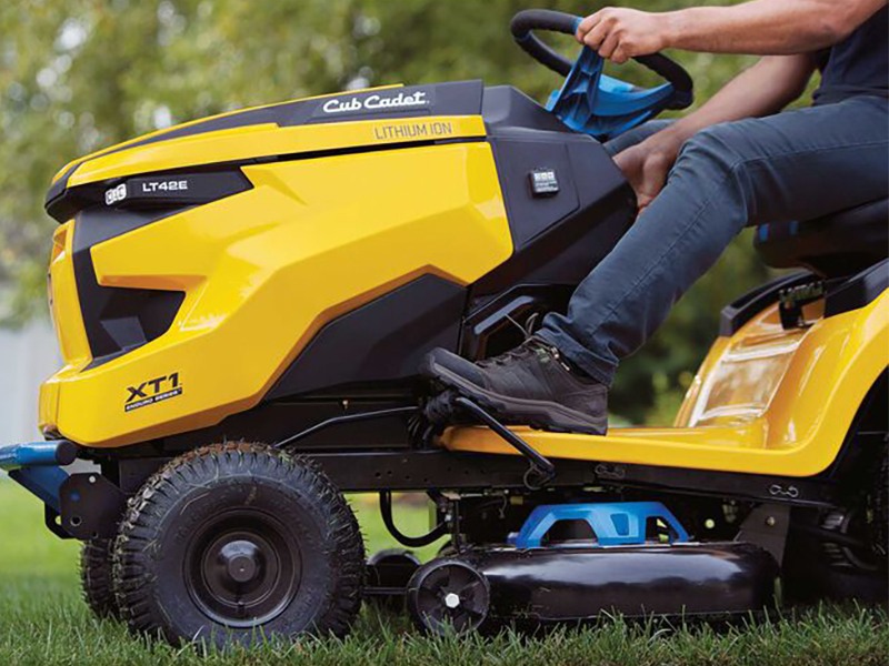 New 2024 Cub Cadet XT1 LT42E 42 Lawn Mowers Riding in