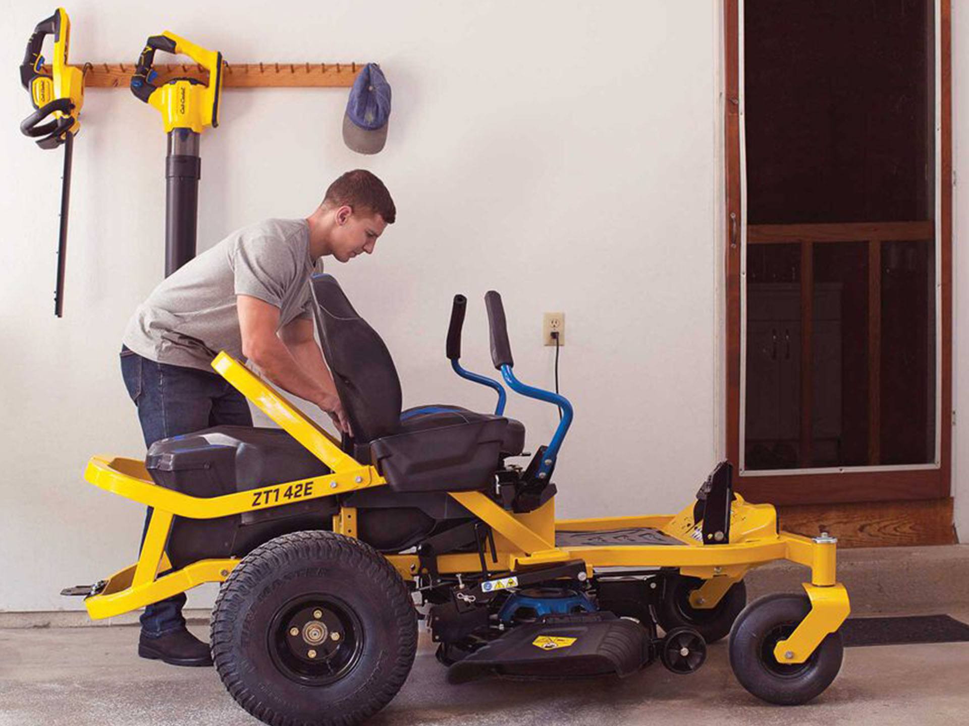 New 2024 Cub Cadet ZT1 42E 42 Electric Lawn Mowers Riding