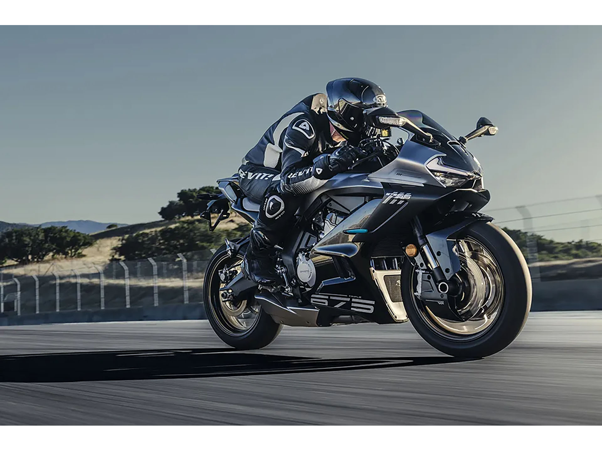2025 CFMOTO 675SS in Eugene, Oregon - Photo 12