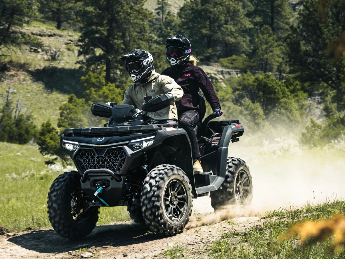 2026 CFMOTO CForce 800 Touring in Topsham, Maine - Photo 2