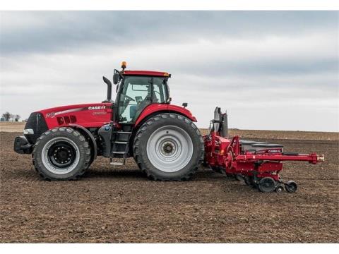 Case IH MAGNUM 240 Tractor