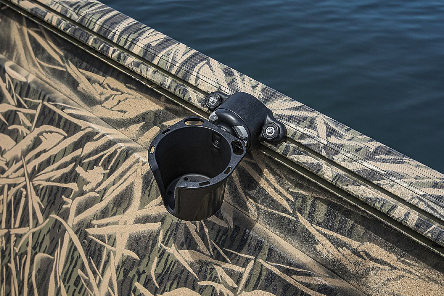 New 2025 Crestliner 1660 Retriever FCC, Knoxville TN | Specs