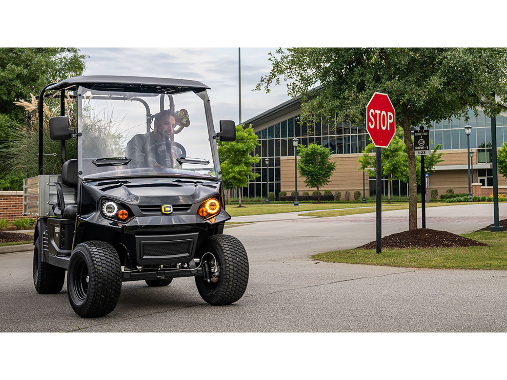 2024 Cushman Hauler Pro LSV in Laconia, New Hampshire - Photo 2