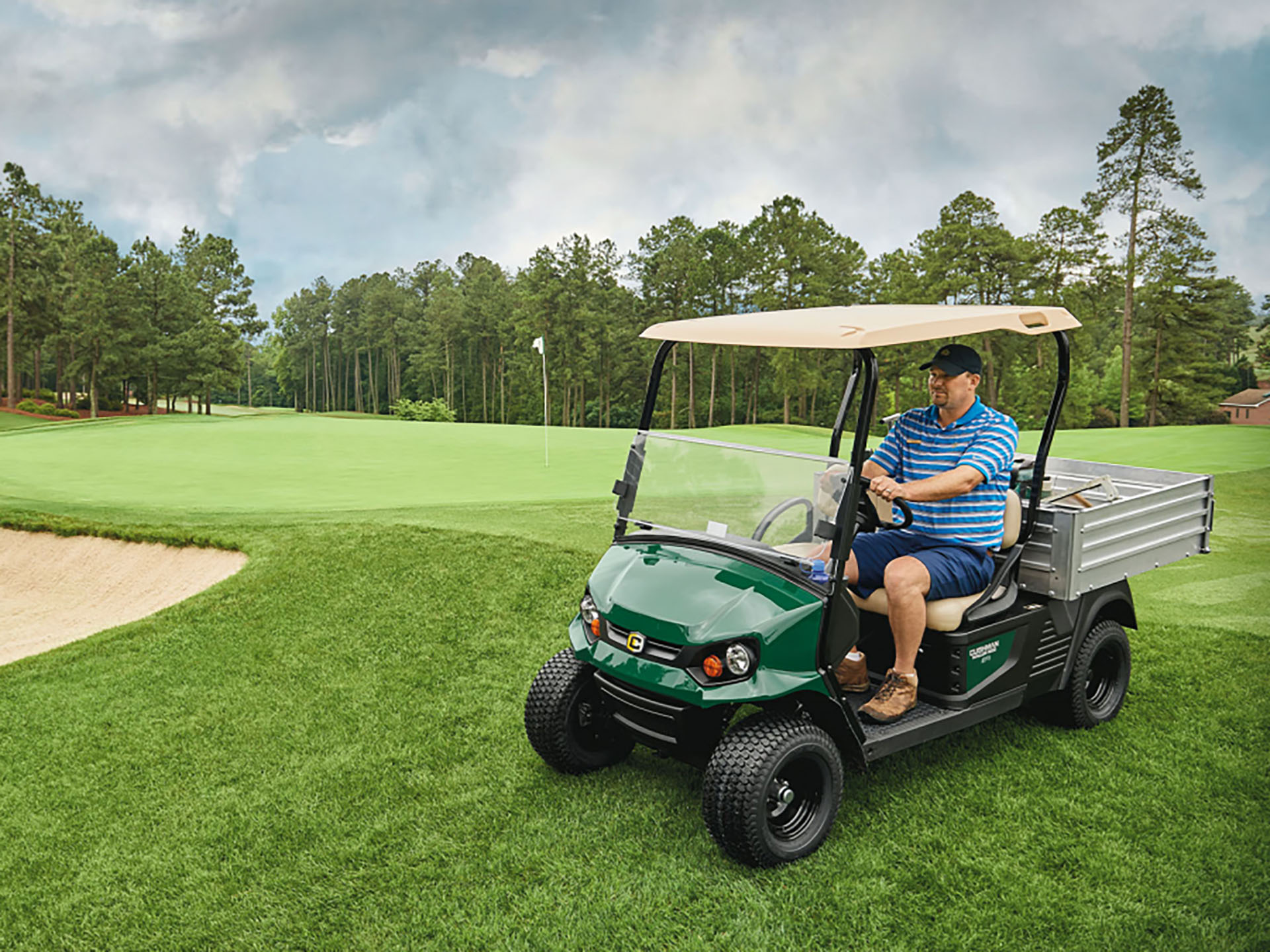 2024 Cushman Hauler 1200 EFI Gas in Laconia, New Hampshire - Photo 3