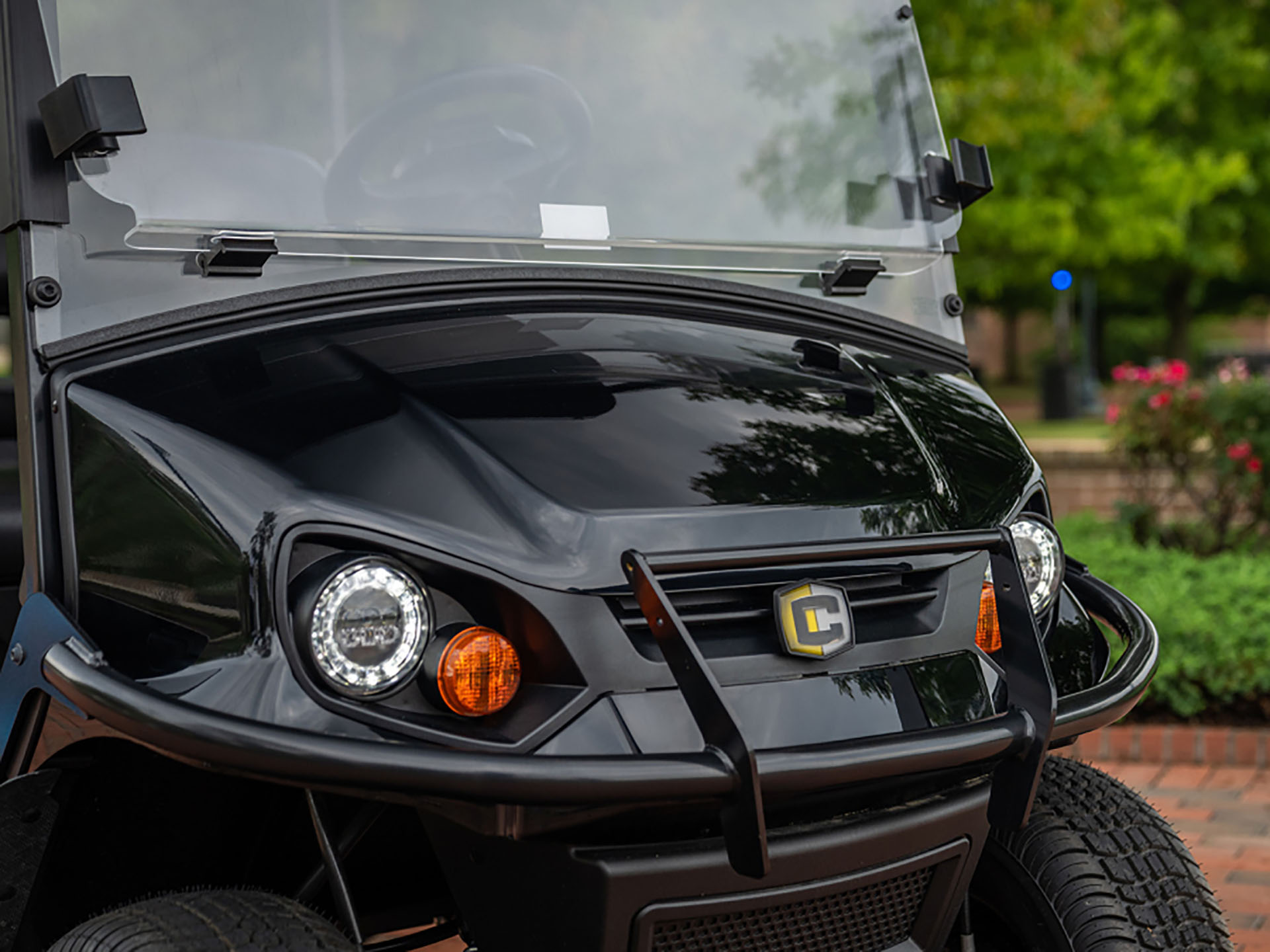 2024 Cushman Shuttle 2+2 ELiTE Lithium in Laconia, New Hampshire - Photo 2