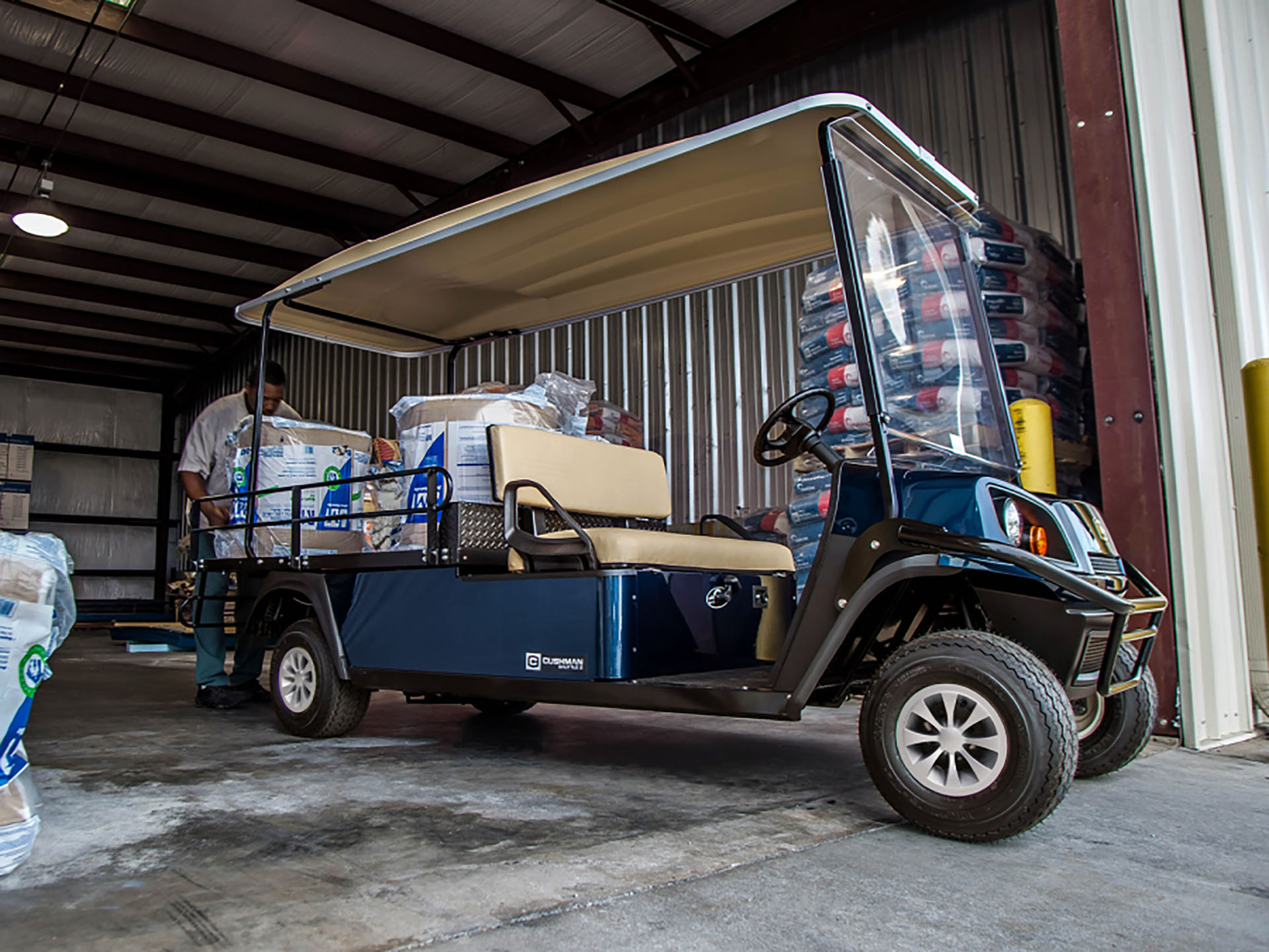 2024 Cushman Shuttle 2 EFI Gas in Laconia, New Hampshire - Photo 2