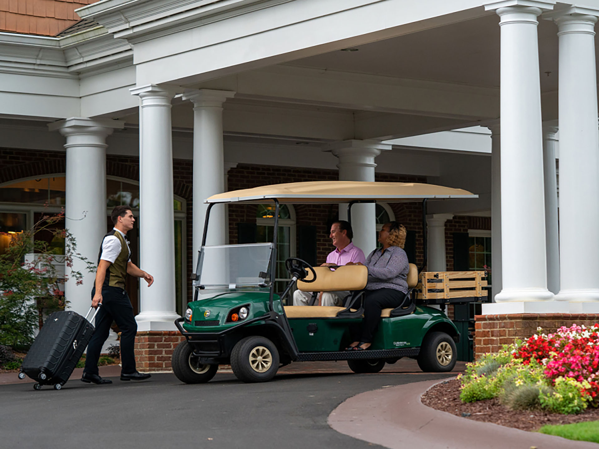 2024 Cushman Shuttle 4 ELiTE Lithium Electric in Laconia, New Hampshire - Photo 3