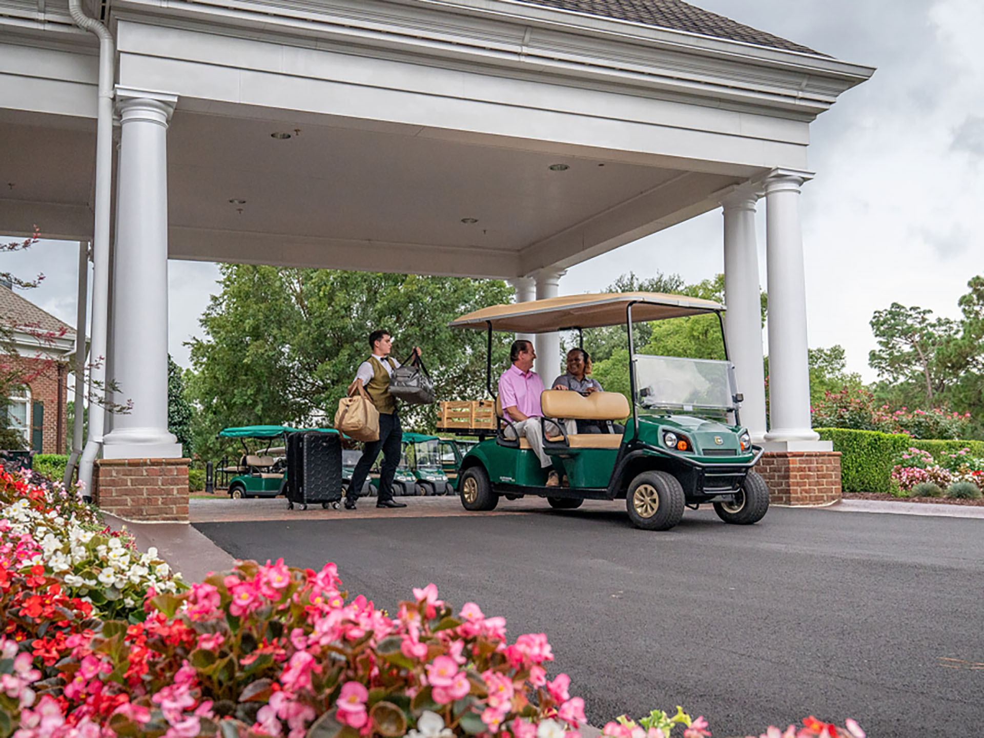 2024 Cushman Shuttle 4 ELiTE Lithium Electric in Laconia, New Hampshire - Photo 5