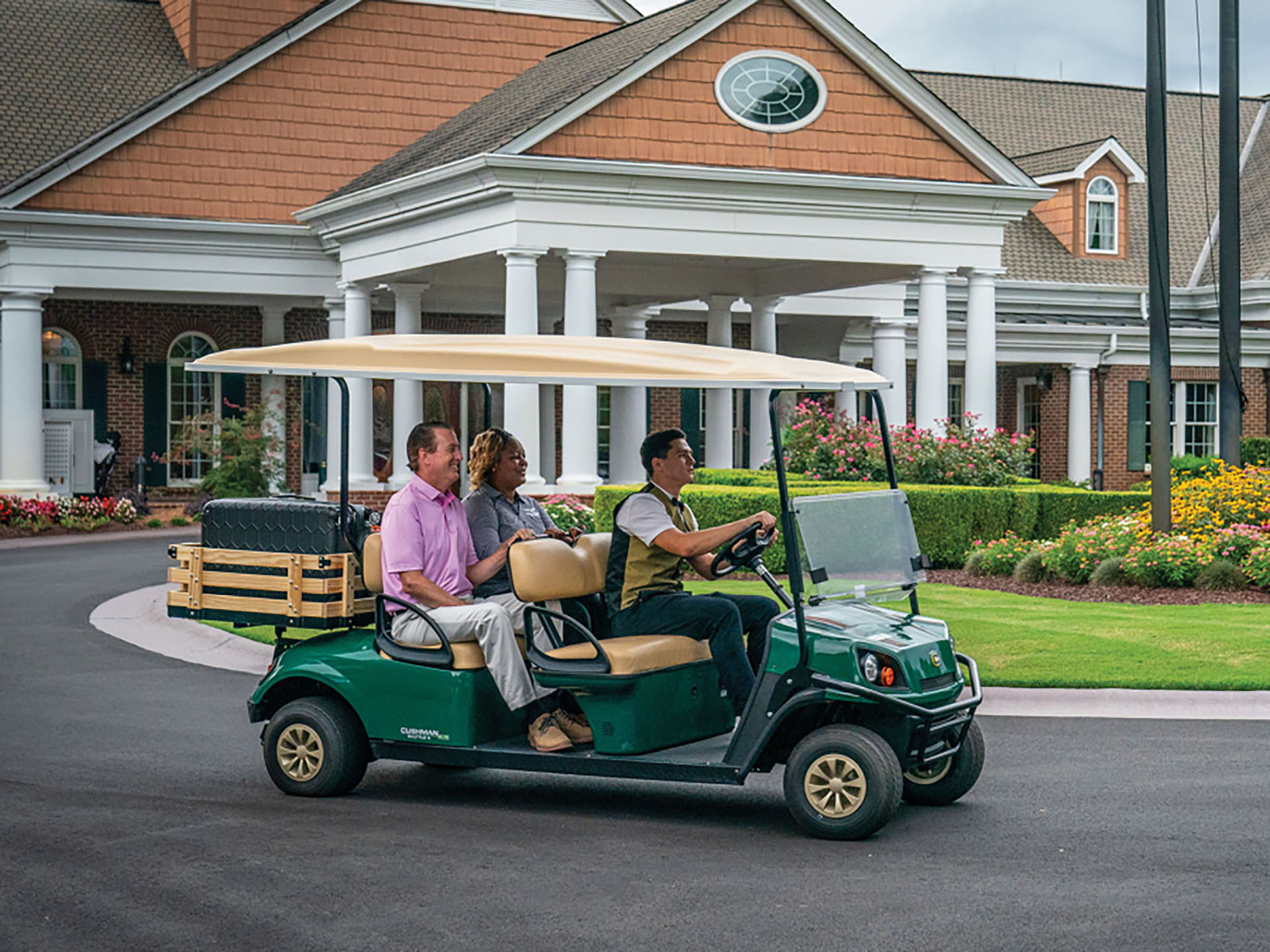 2024 Cushman Shuttle 4 ELiTE Lithium Electric in Laconia, New Hampshire - Photo 6