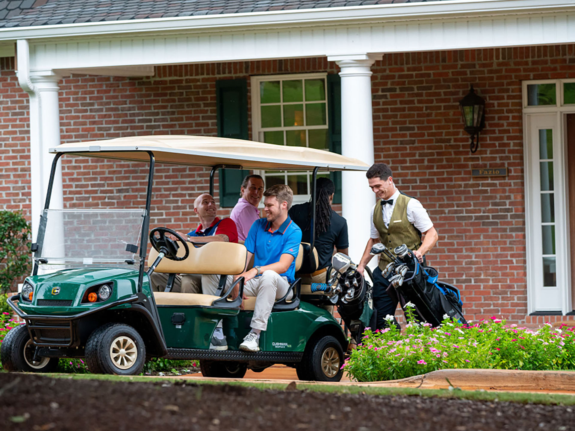 2024 Cushman Shuttle 6 EFI Gas in Laconia, New Hampshire - Photo 3