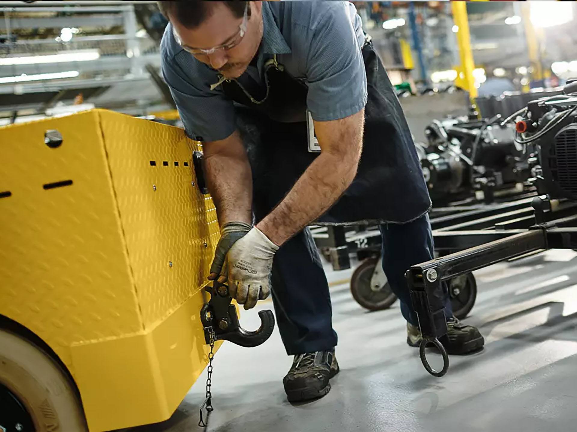 2024 Cushman Tug 8K AC Electric in Laconia, New Hampshire - Photo 2