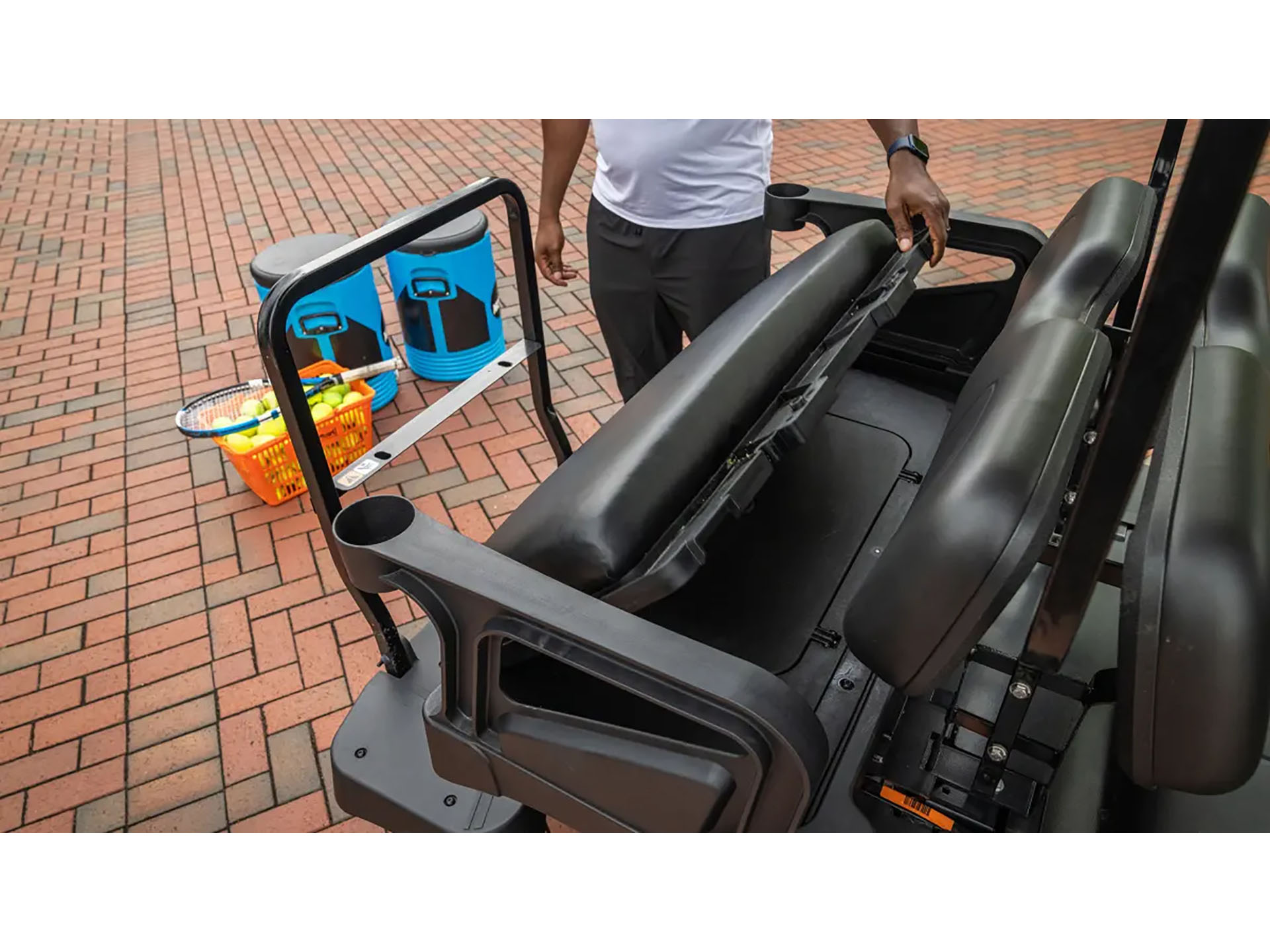 2025 Cushman Shuttle 2+2 ELiTE Lithium in Laconia, New Hampshire - Photo 2