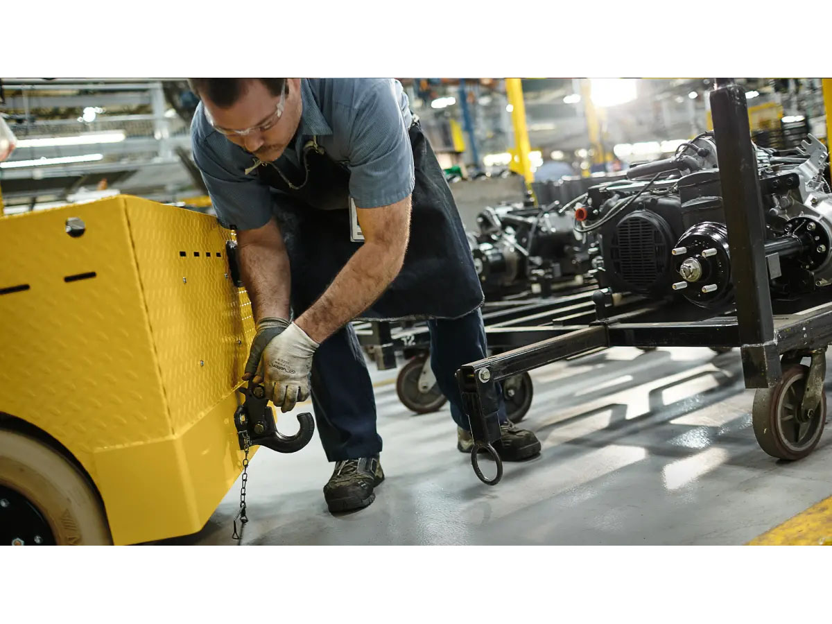 2025 Cushman Tug 8K AC Electric in Laconia, New Hampshire - Photo 2