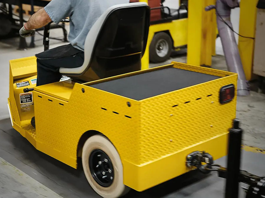 2025 Cushman Tug 8K AC Electric in Laconia, New Hampshire - Photo 3