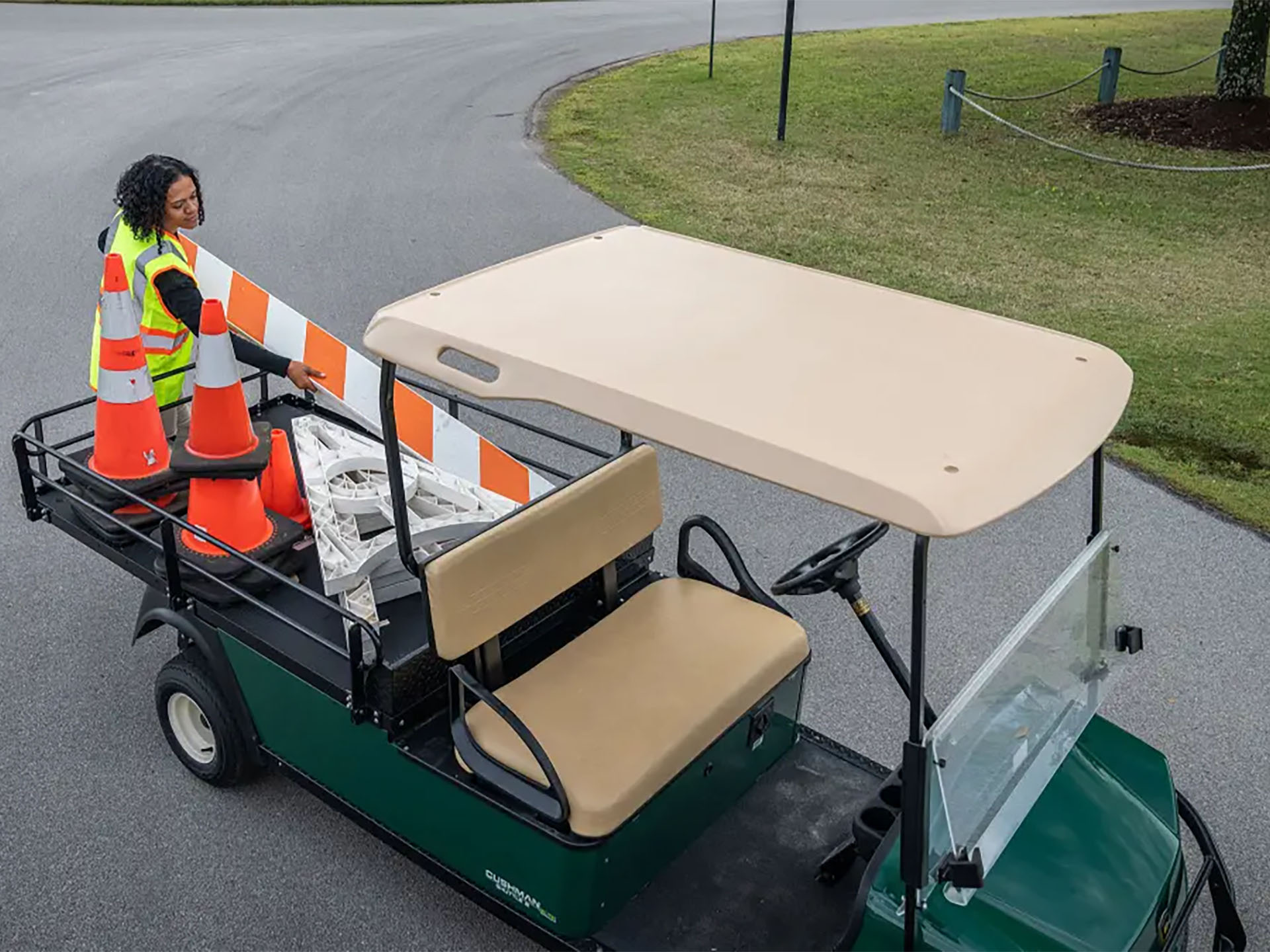 2025 Cushman Shuttle 2 ELiTE Lithium in Laconia, New Hampshire - Photo 2