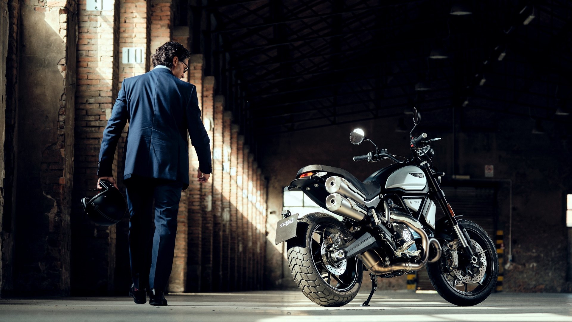 2022 Ducati Scrambler 1100 Dark PRO in Portland, Oregon - Photo 4