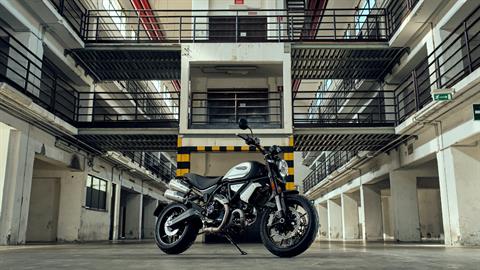 2022 Ducati Scrambler 1100 Dark PRO in Portland, Oregon - Photo 6