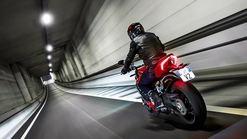 2022 Ducati Streetfighter V2 in Portland, Oregon - Photo 11