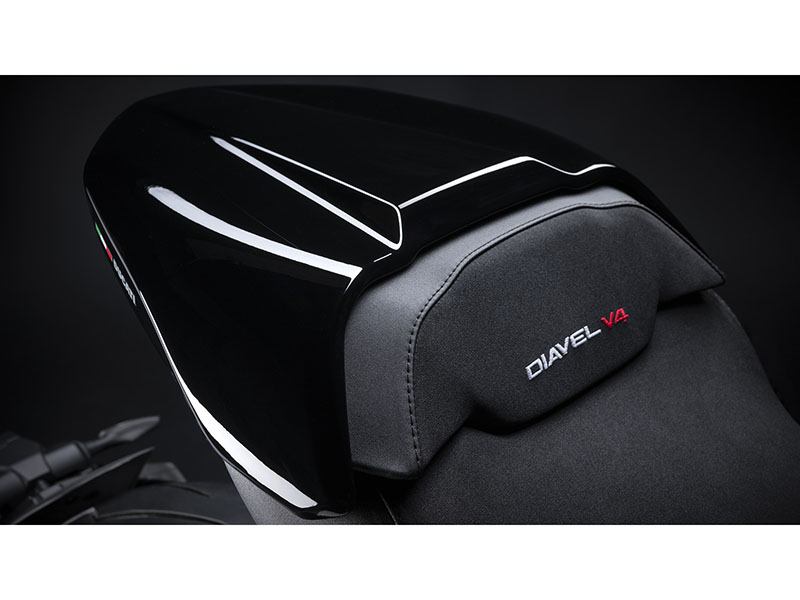 2024 Ducati Diavel V4 in Portland, Oregon - Photo 9